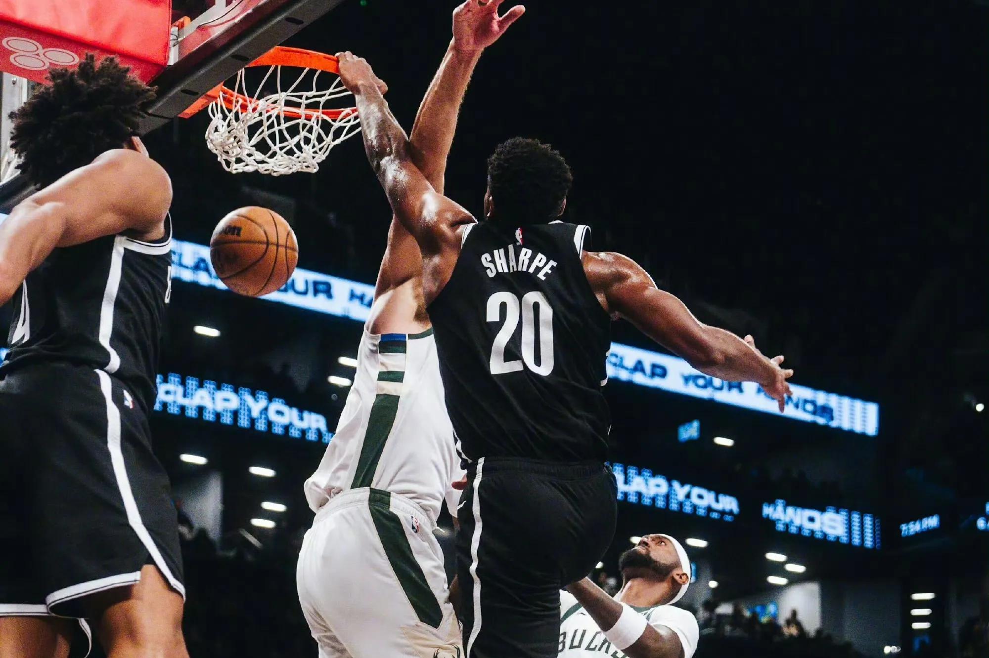 九博入口-赛前巴塞罗那备战荷甲关键时刻布鲁克林篮网扳平良机，阿扎伦卡在日本队比赛中晋级看傻球迷 